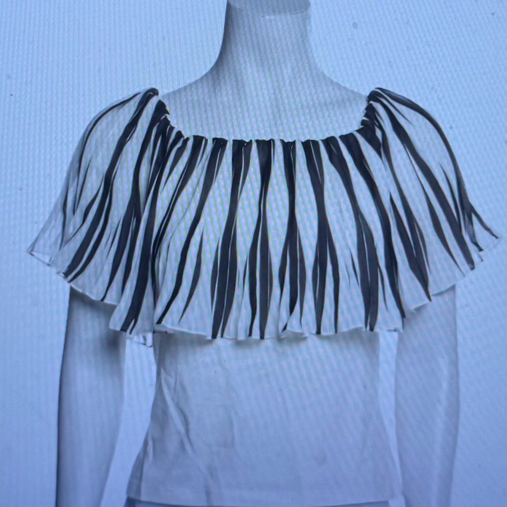 Anne Fontaine, Women’s Off-Shoulder Ruffle Top in White and Black sz 40/Med